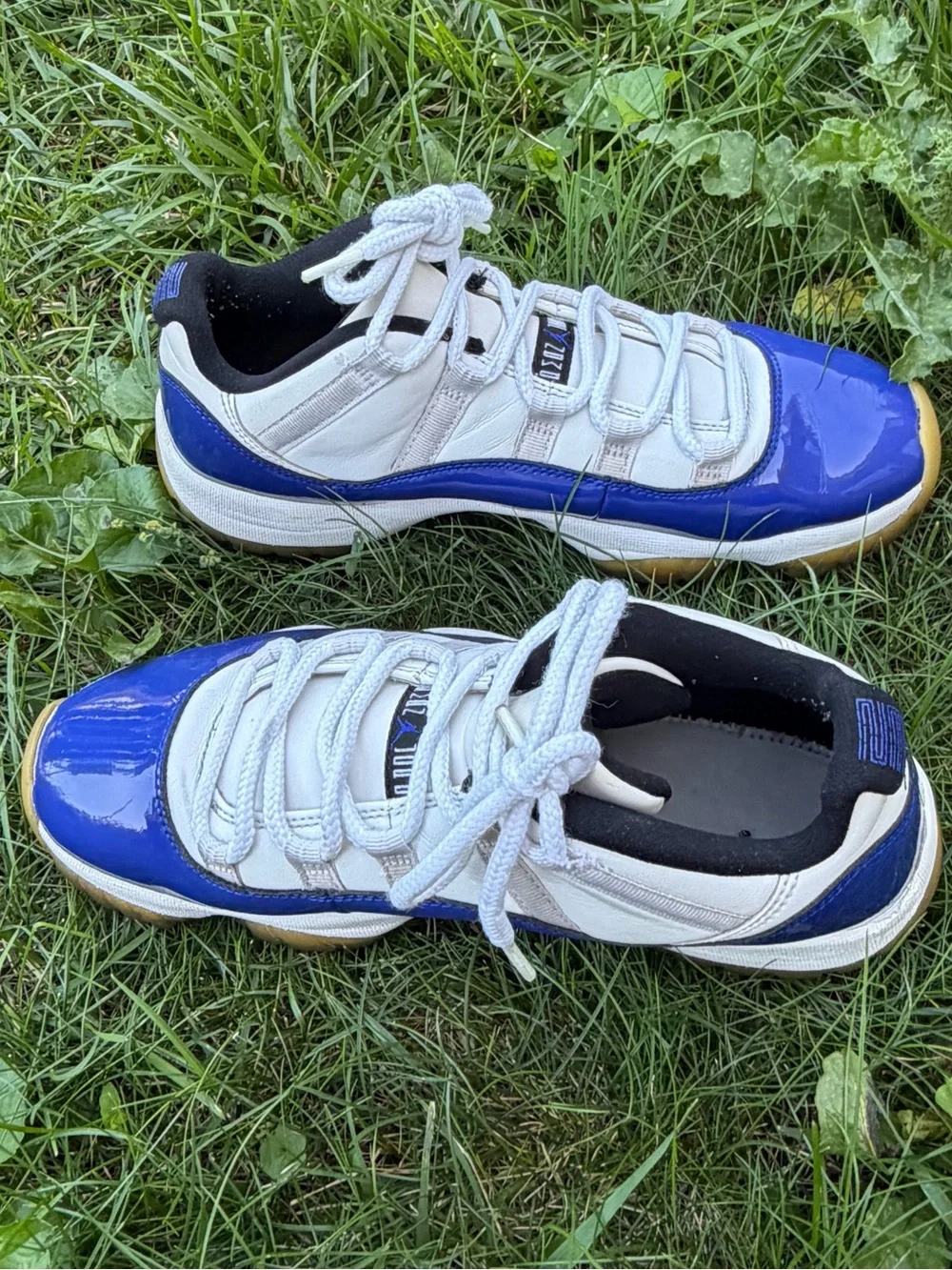 Jordan Low-Top Athletic Sneakers in White & Blue